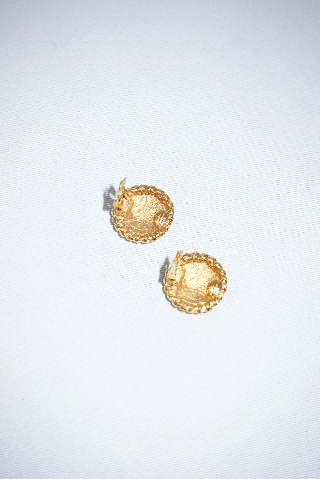 145. Chanel Vintage Clip Gold-Toned Earrings With Rope Detail