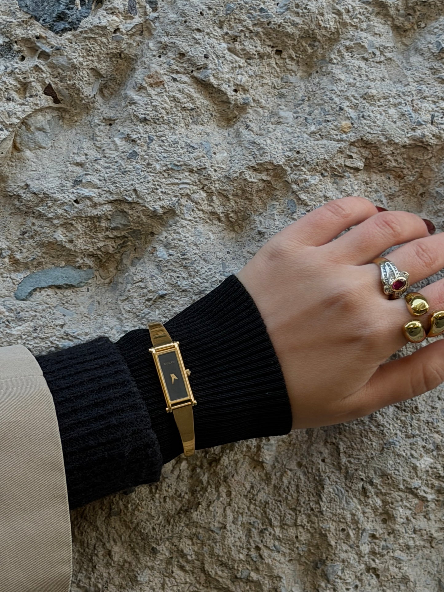 Gucci Vintage 1500L Horsebit Gold Watch With Black Dial