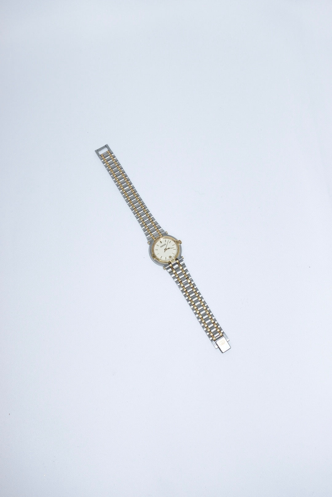 100. Gucci Vintage Silver Toned 9000L Quartz Ivory Dial Vintage Watch