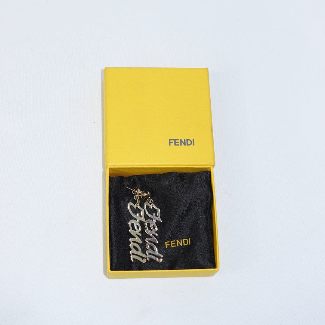 Orecchini lunghi Fendi color argento