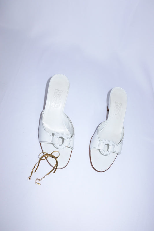 026. Ferragamo White Leather Mules 39