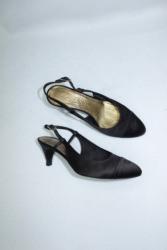 040. Chanel Vintage Round Toe Black Slingback 35