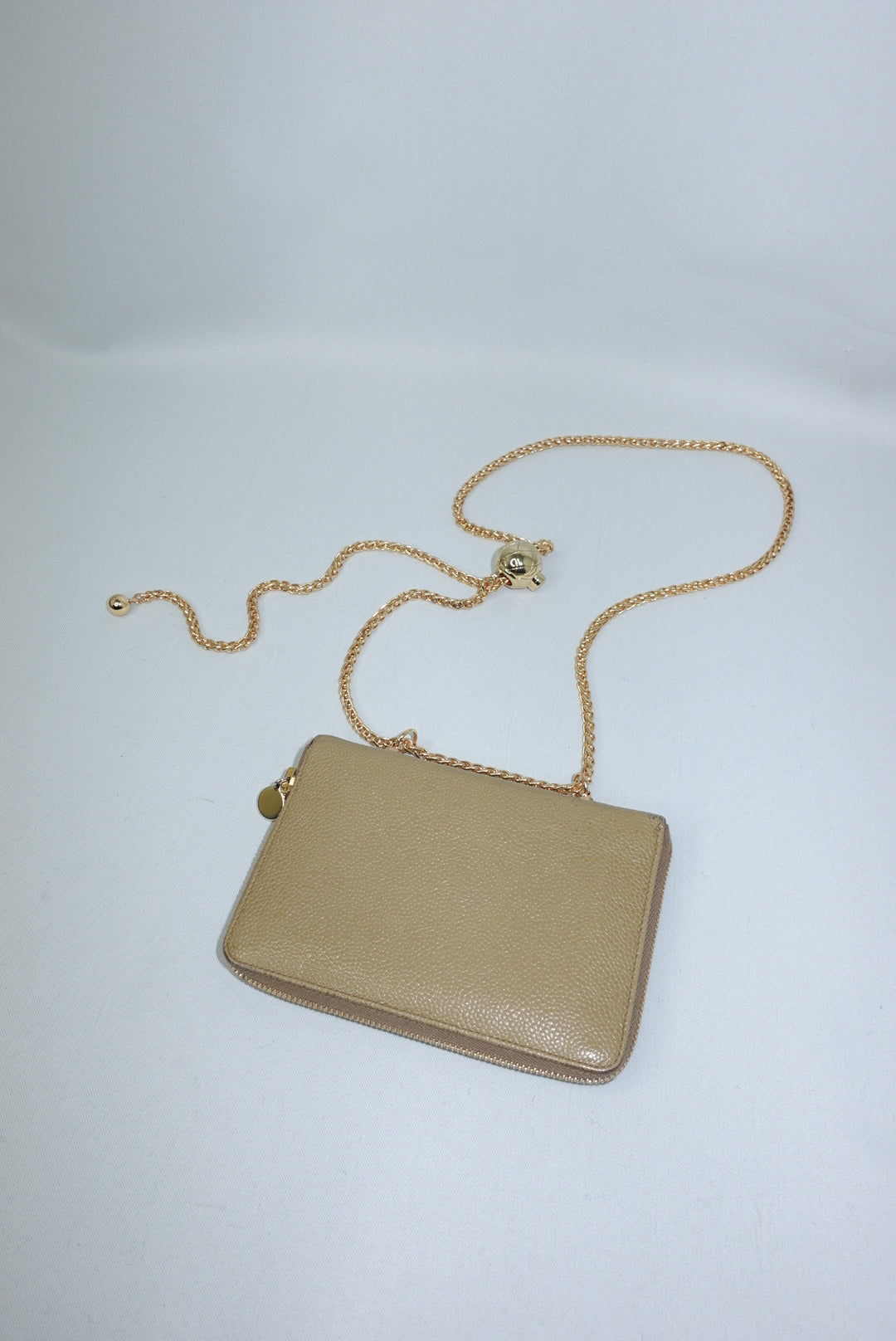 Portafoglio Chanel Vintage rielaborato medio con cerniera e catena in pelle caviale beige chiaro