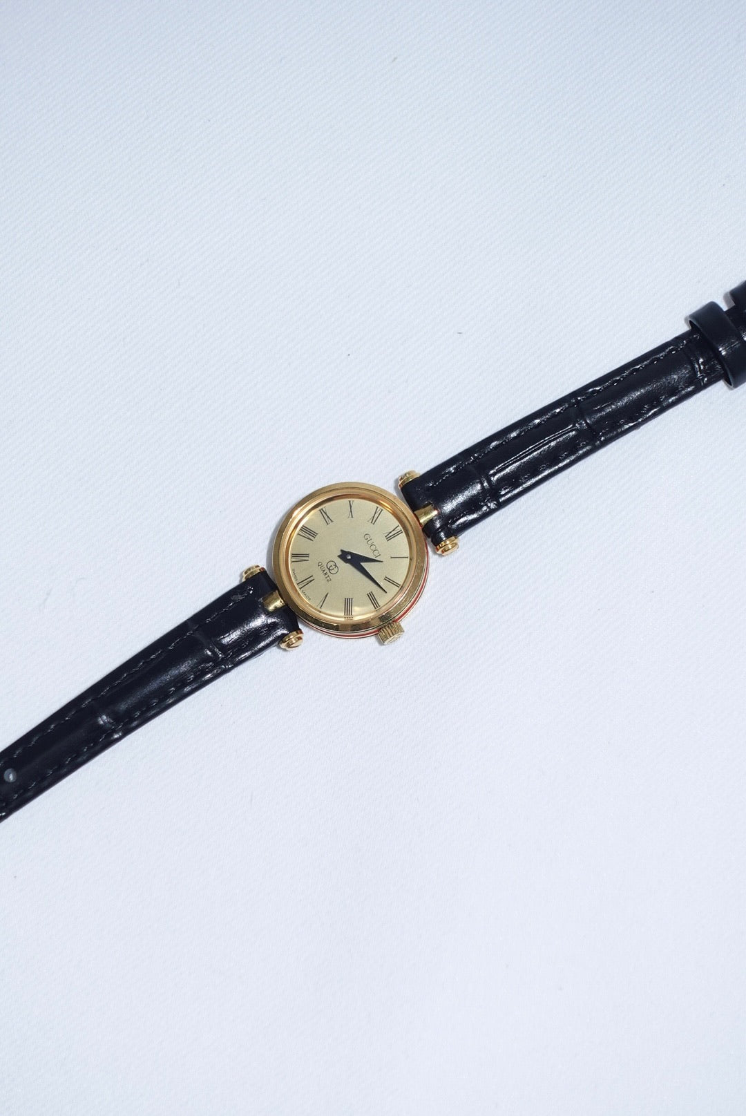 104. Gucci Vintage Black Leather Strap Gold Shelly Line Watch