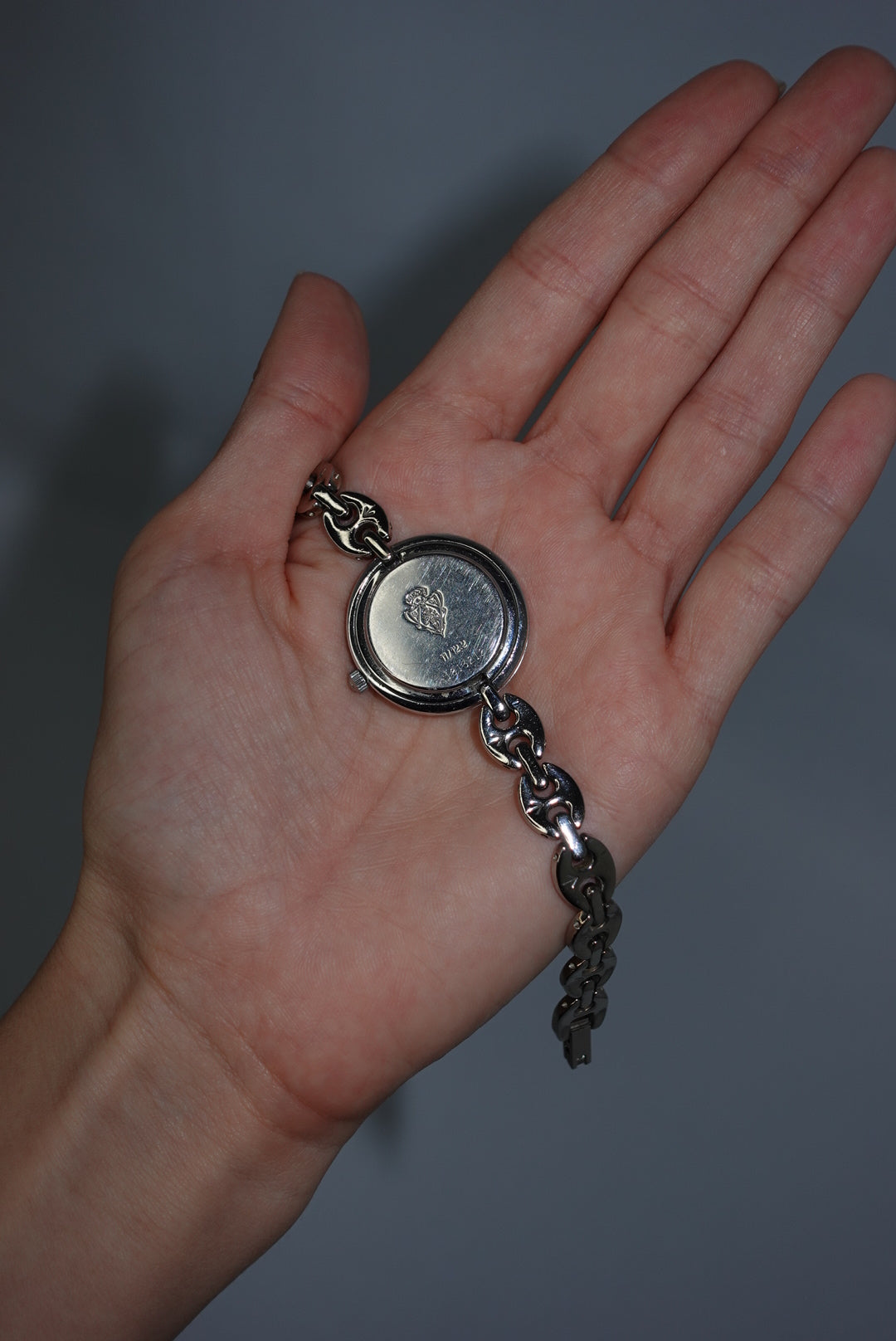 Gucci Bezel Silver Bracelet Vintage Round Watch