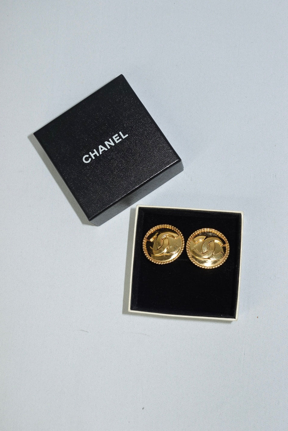 Chanel Vintage Gold-Tone Interlocking CC Logo Clip Earrings – 24k Gold Plated