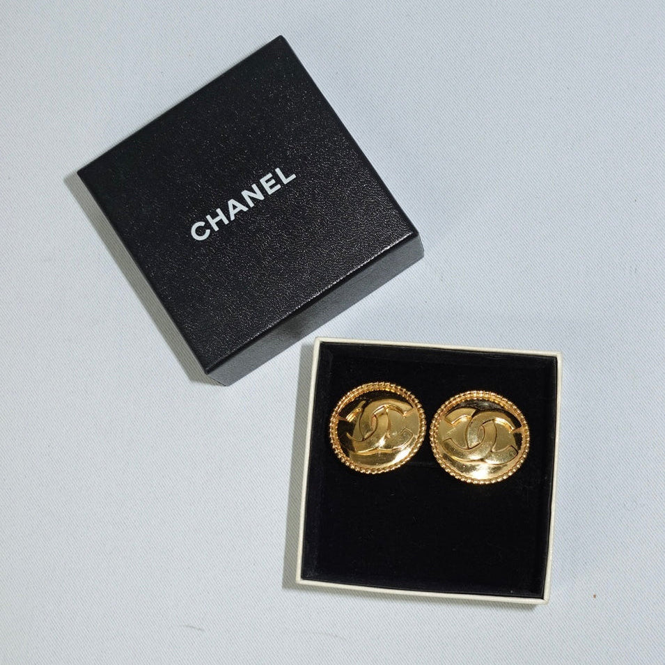 Chanel Vintage Gold-Tone Interlocking CC Logo Clip Earrings – 24k Gold Plated