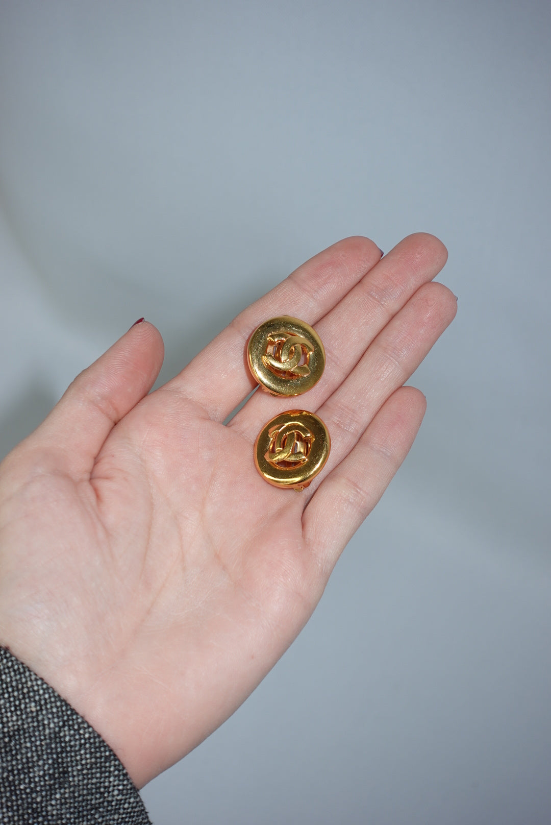 Orecchini vintage Chanel con clip e logo CC, placcati oro 24k