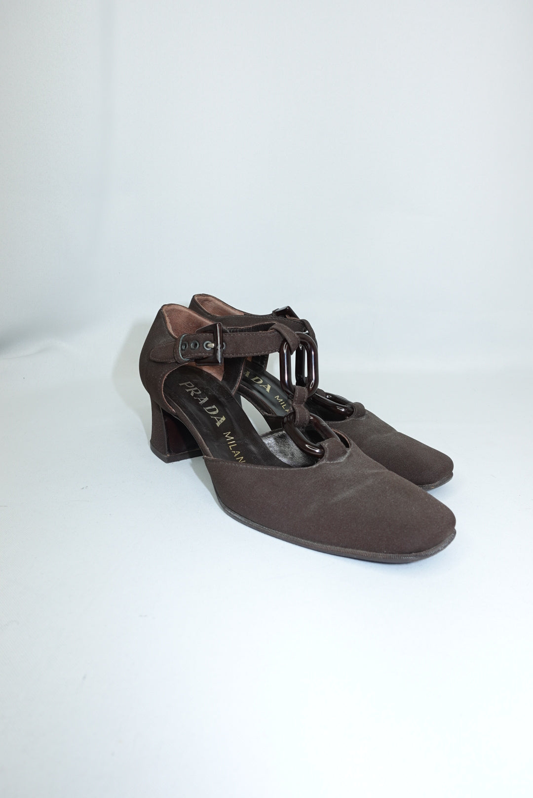 Décolleté vintage in tessuto tecnico marrone Prada