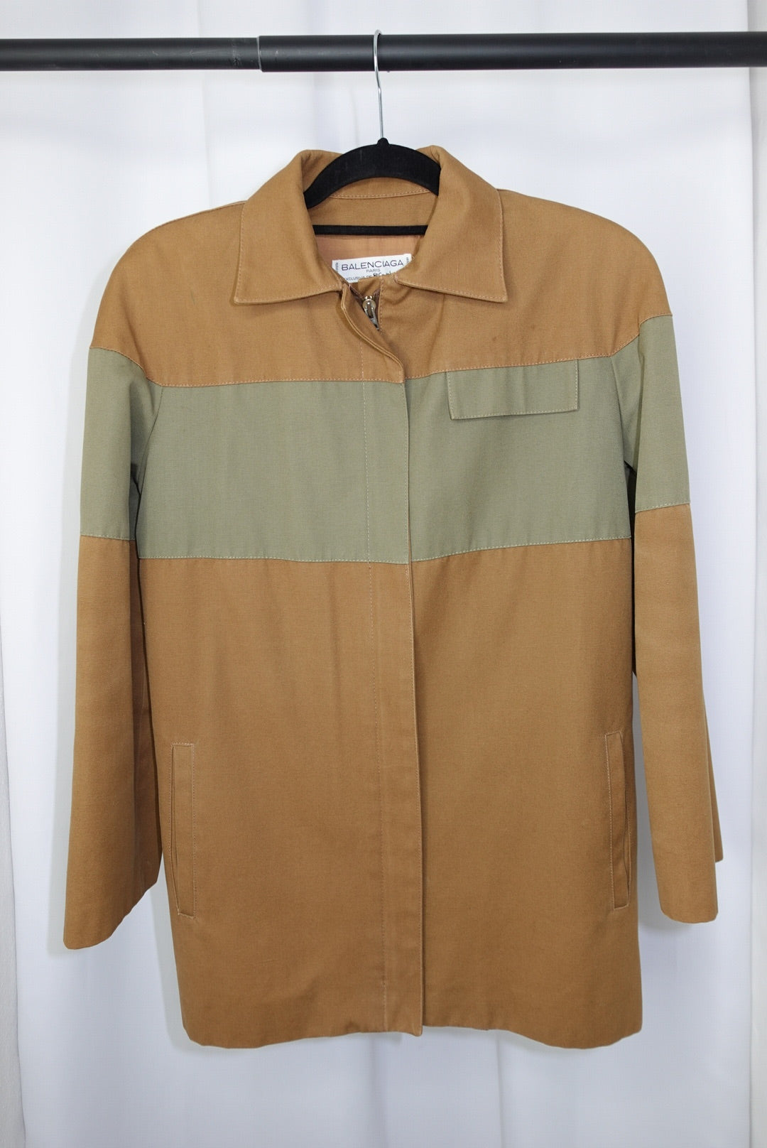 066. Giacca utility Balenciaga verde militare e cammello