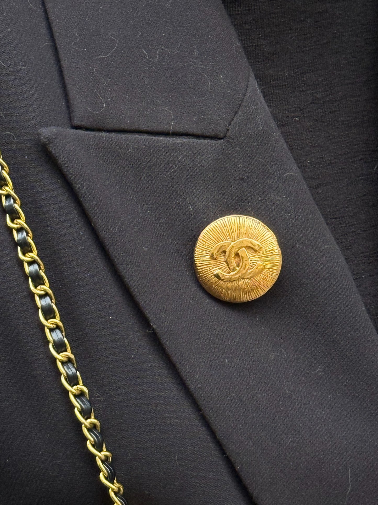 Chanel Vintage Clip Gold-Toned Round Logo Brooch