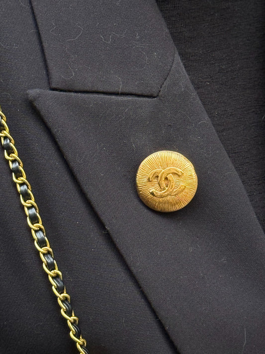 Chanel Vintage Clip Gold-Toned Round Logo Brooch
