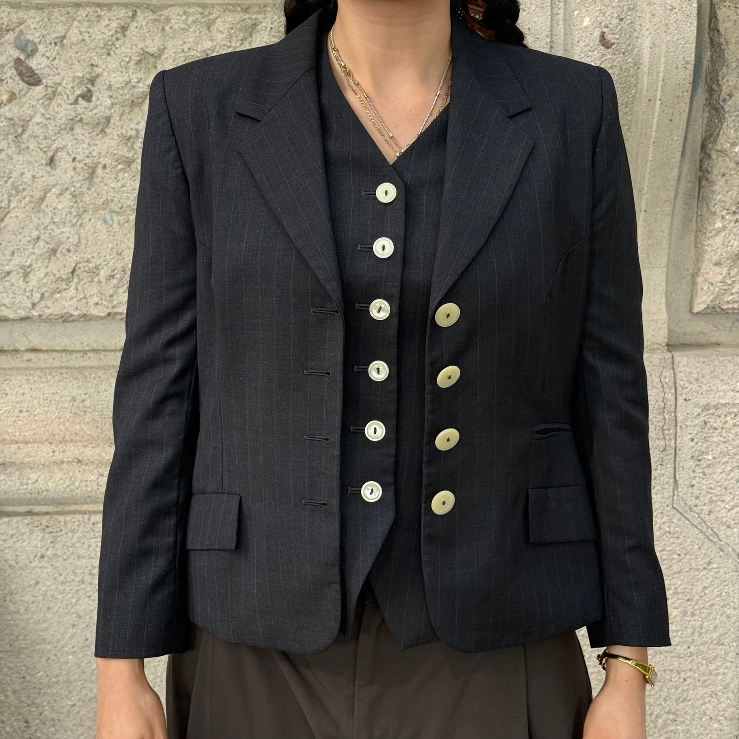 Completo pantaloni e gilet color carbone
