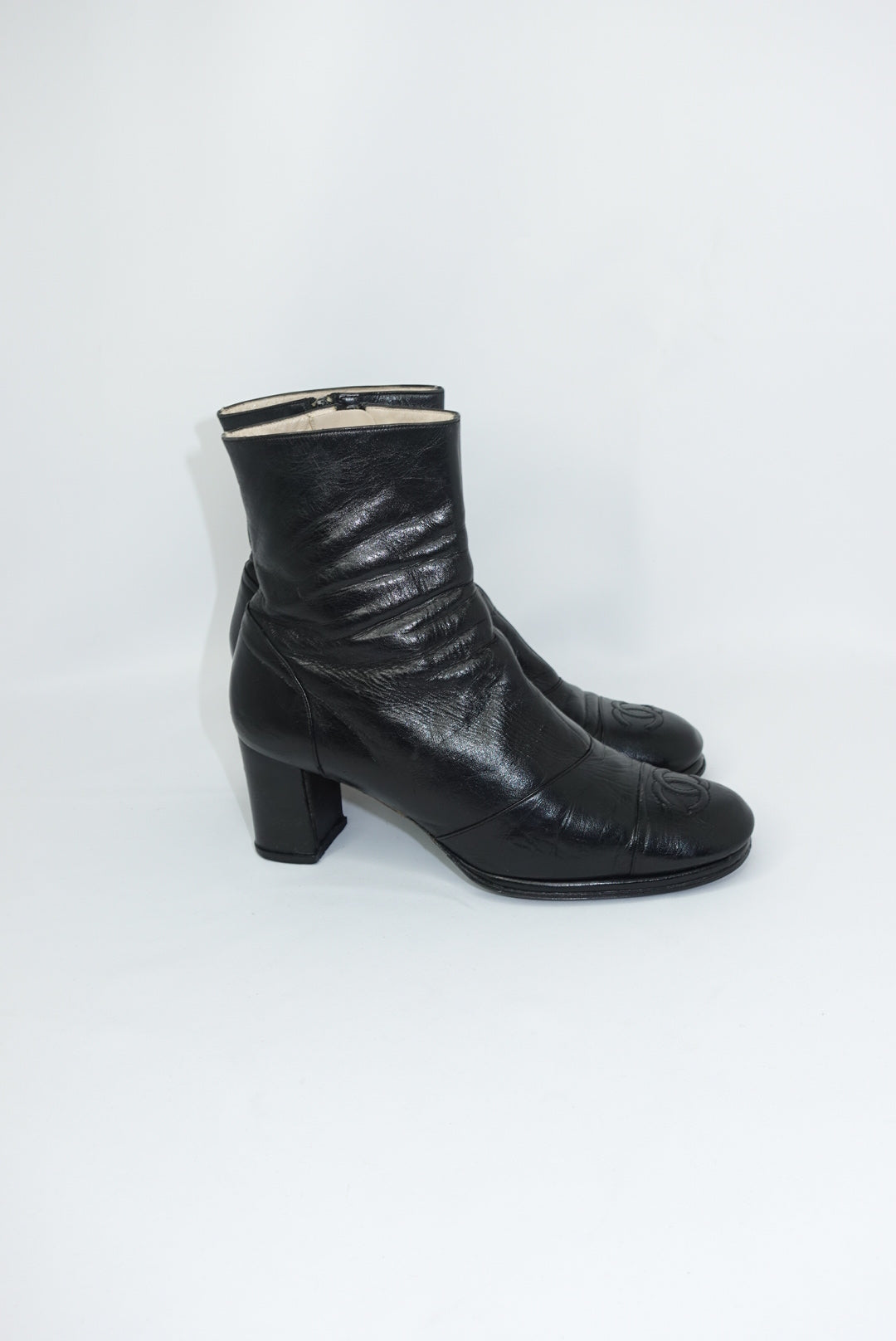 Chanel Vintage Shoes - Black Leather Ankle Boots 38.5 CC logo