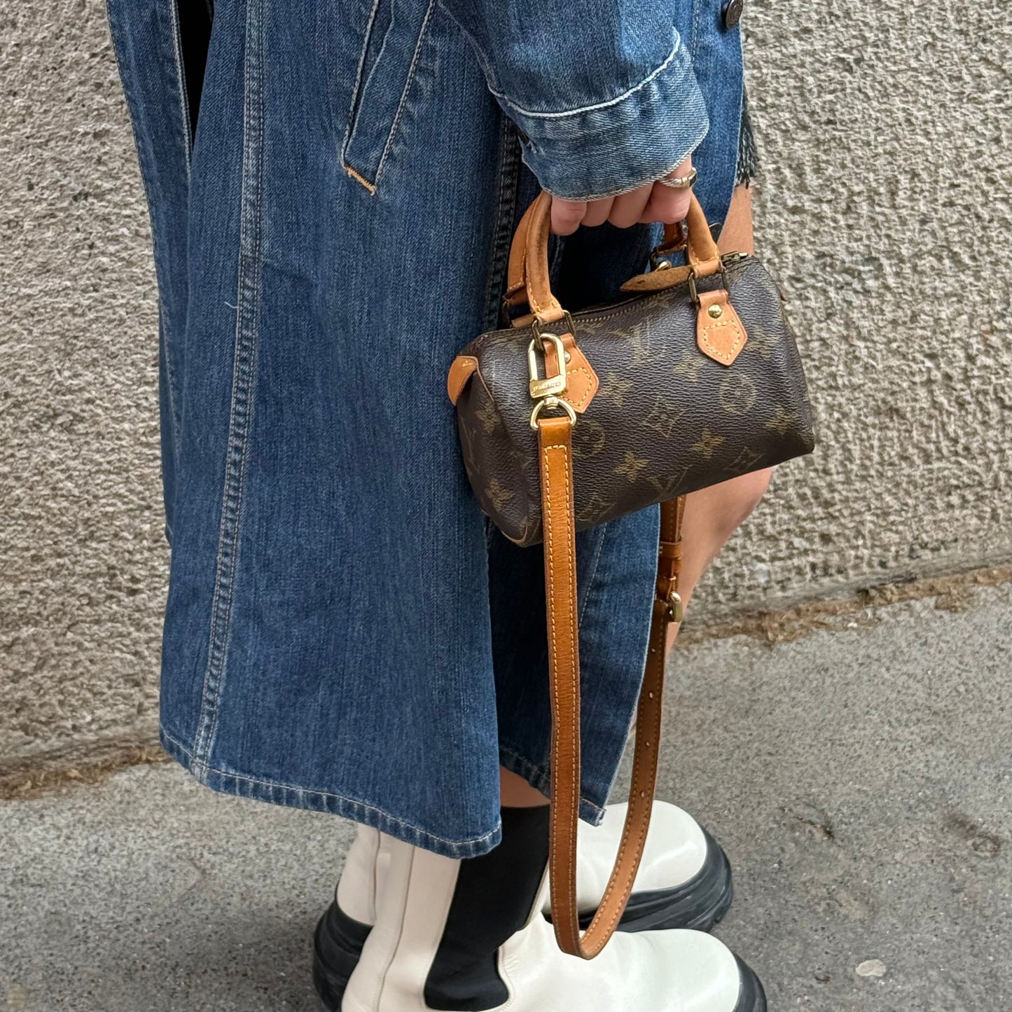 Louis Vuitton Nano Speedy Monogram con tracolla lunga