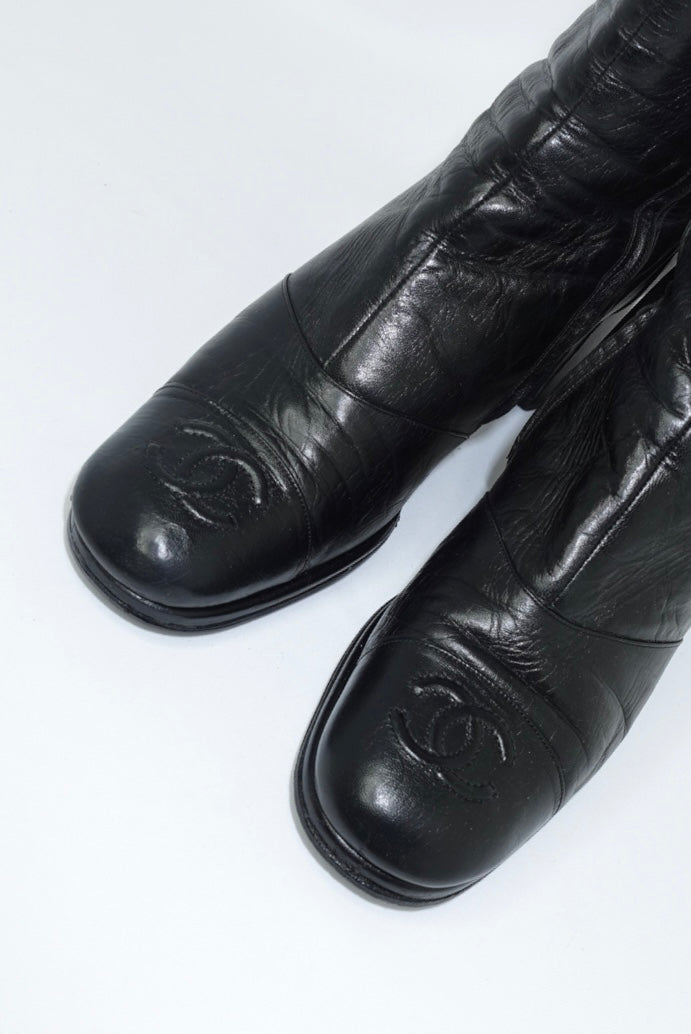 Chanel Vintage Shoes - Black Leather Ankle Boots 38.5 CC logo
