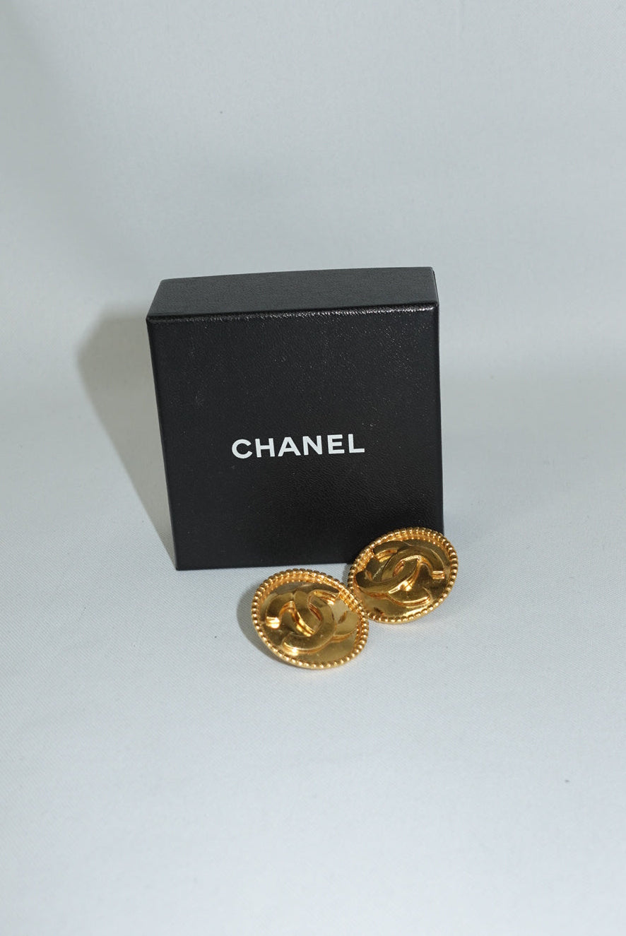 Orecchini vintage Chanel Big CC Logo Clip On 1996