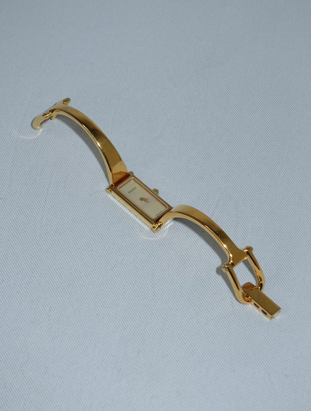 Gucci Vintage 1500L Horsebit Gold Toned Watch with White Dial