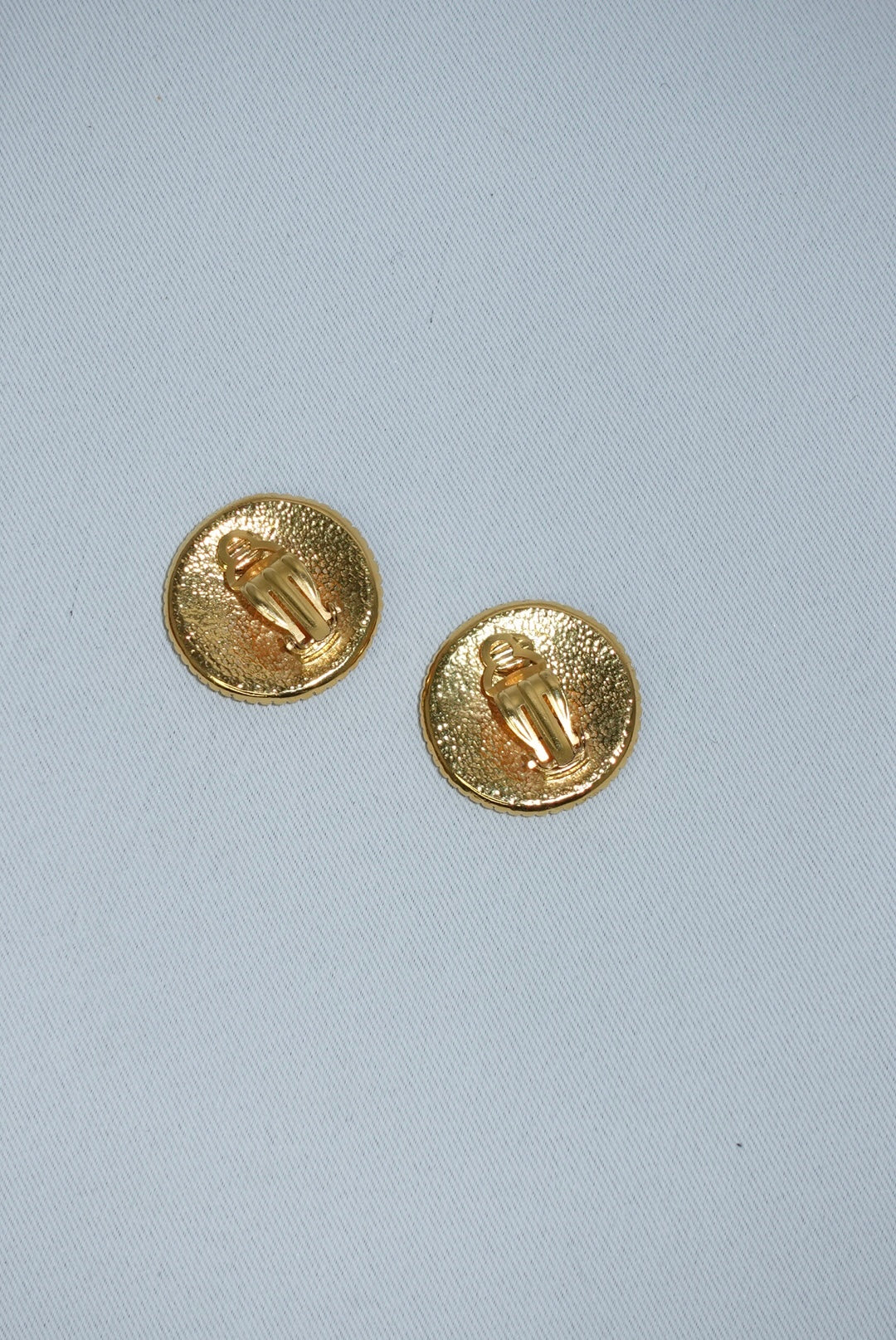 Orecchini vintage Chanel Big CC Logo Clip On 1996