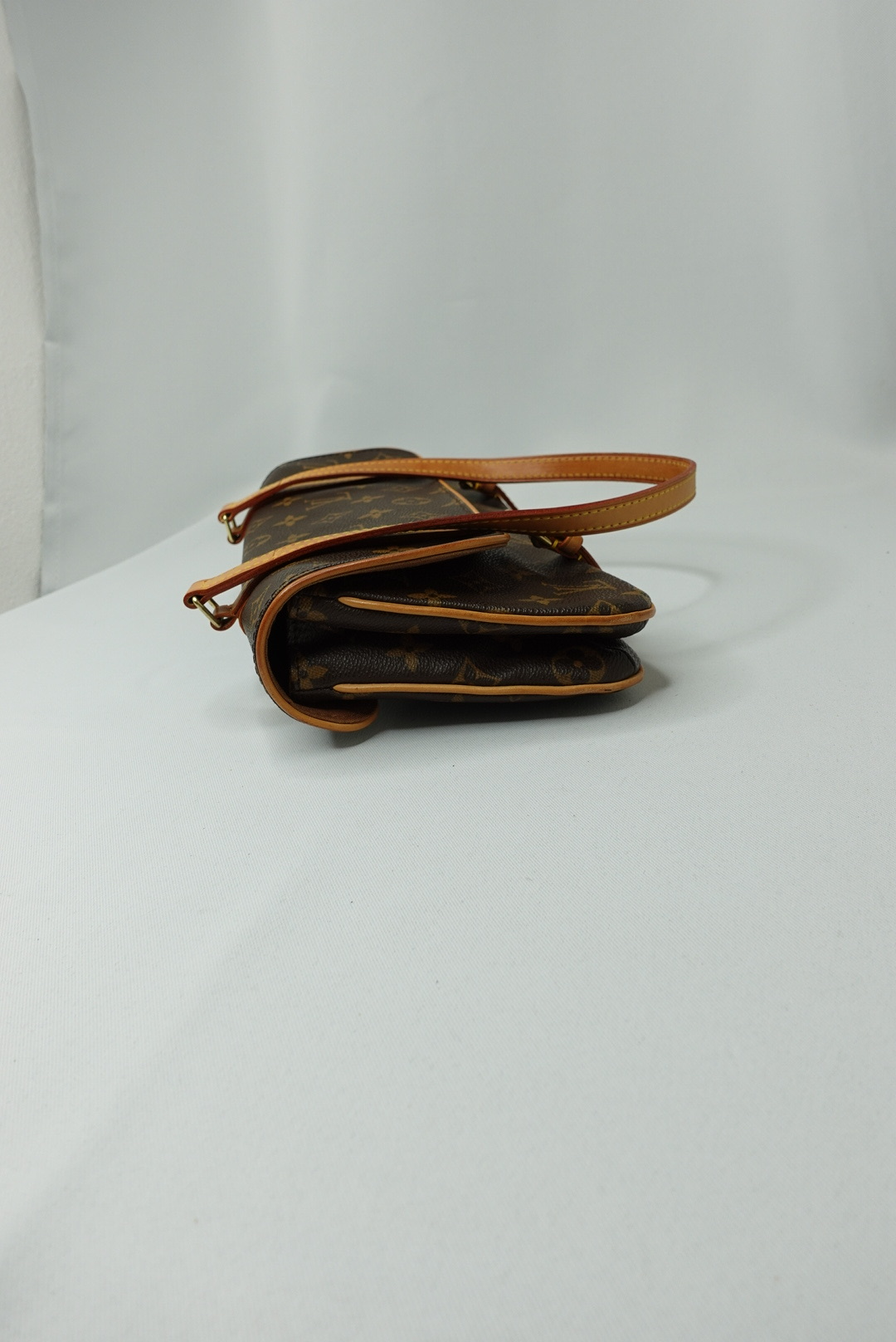 069. Louis Vuitton Marelle Vintage Shoulder Bag