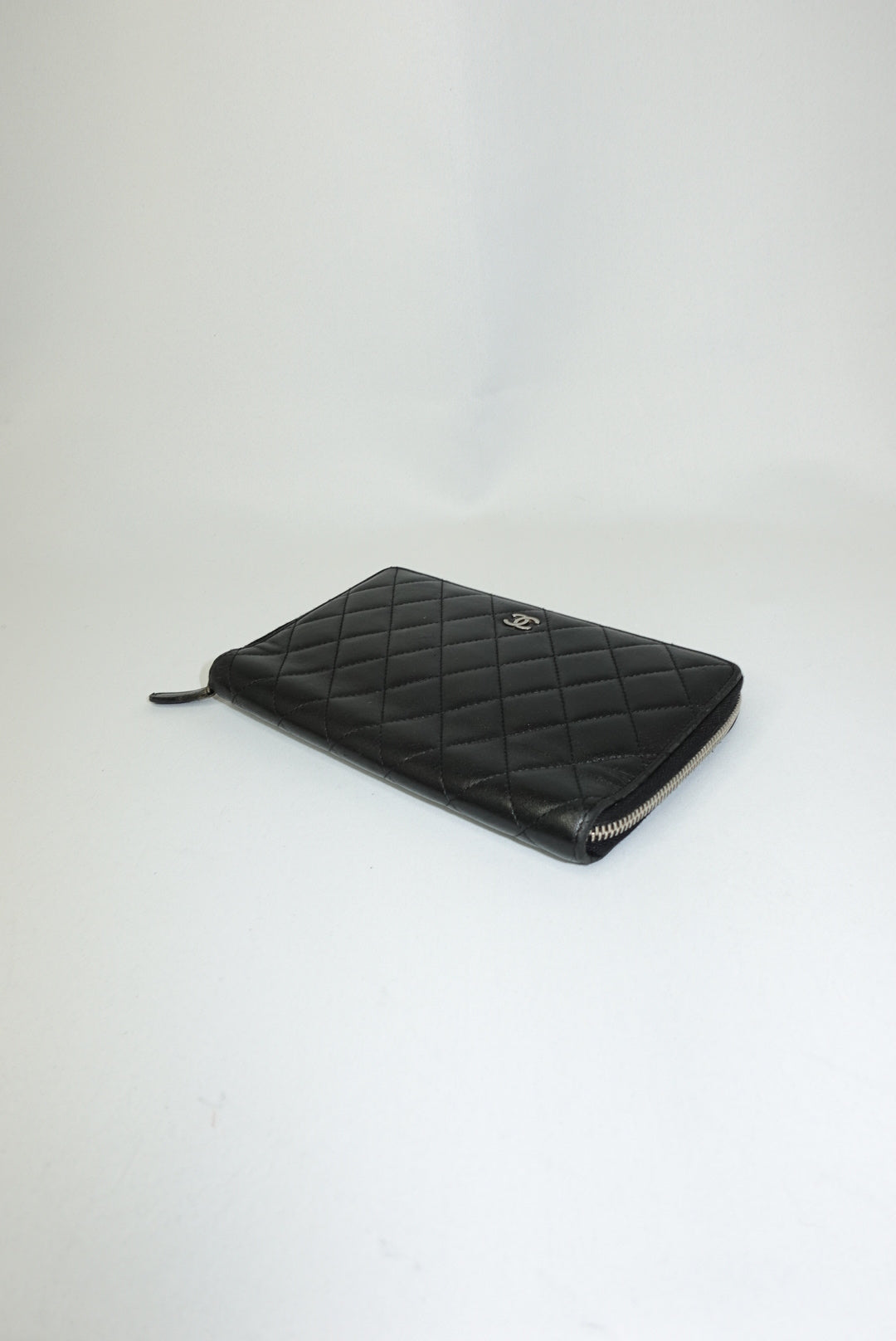 chanel large wallet with chain luxury vintage