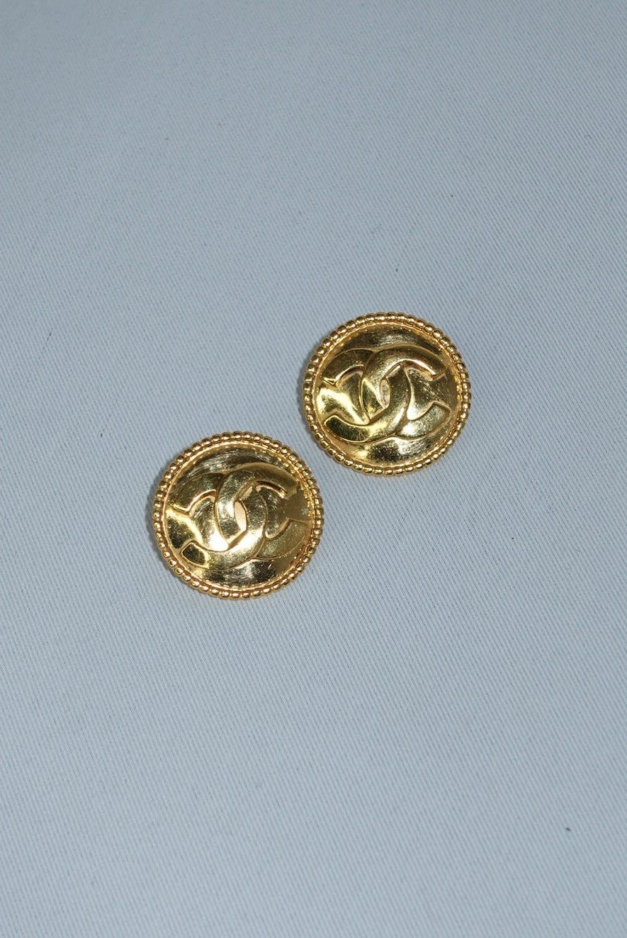 Chanel Vintage Gold CC Logo Clip Earrings – 24k Gold