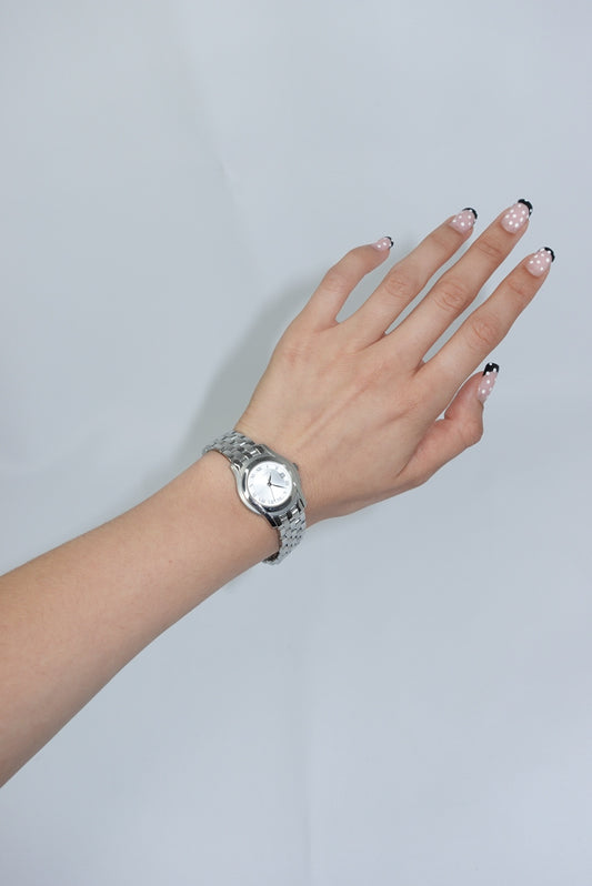 096. Gucci Vintage Silver Toned 5500L Grey Dial Vintage Watch
