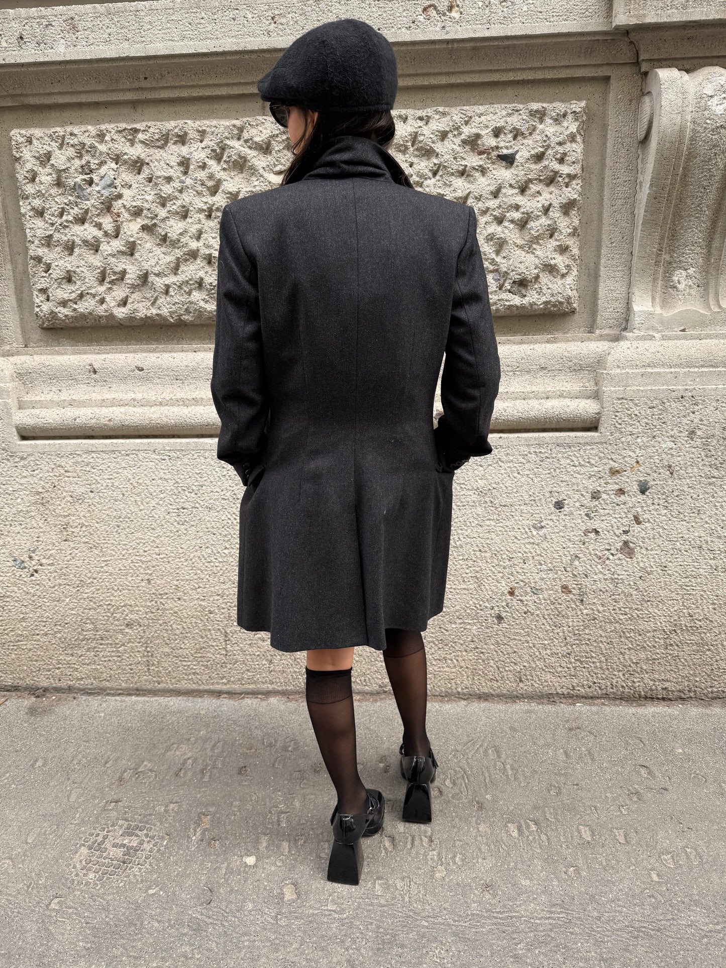 Completo blazer doppiopetto e gonna in lana grigio scuro vintage Dolce & Gabbana