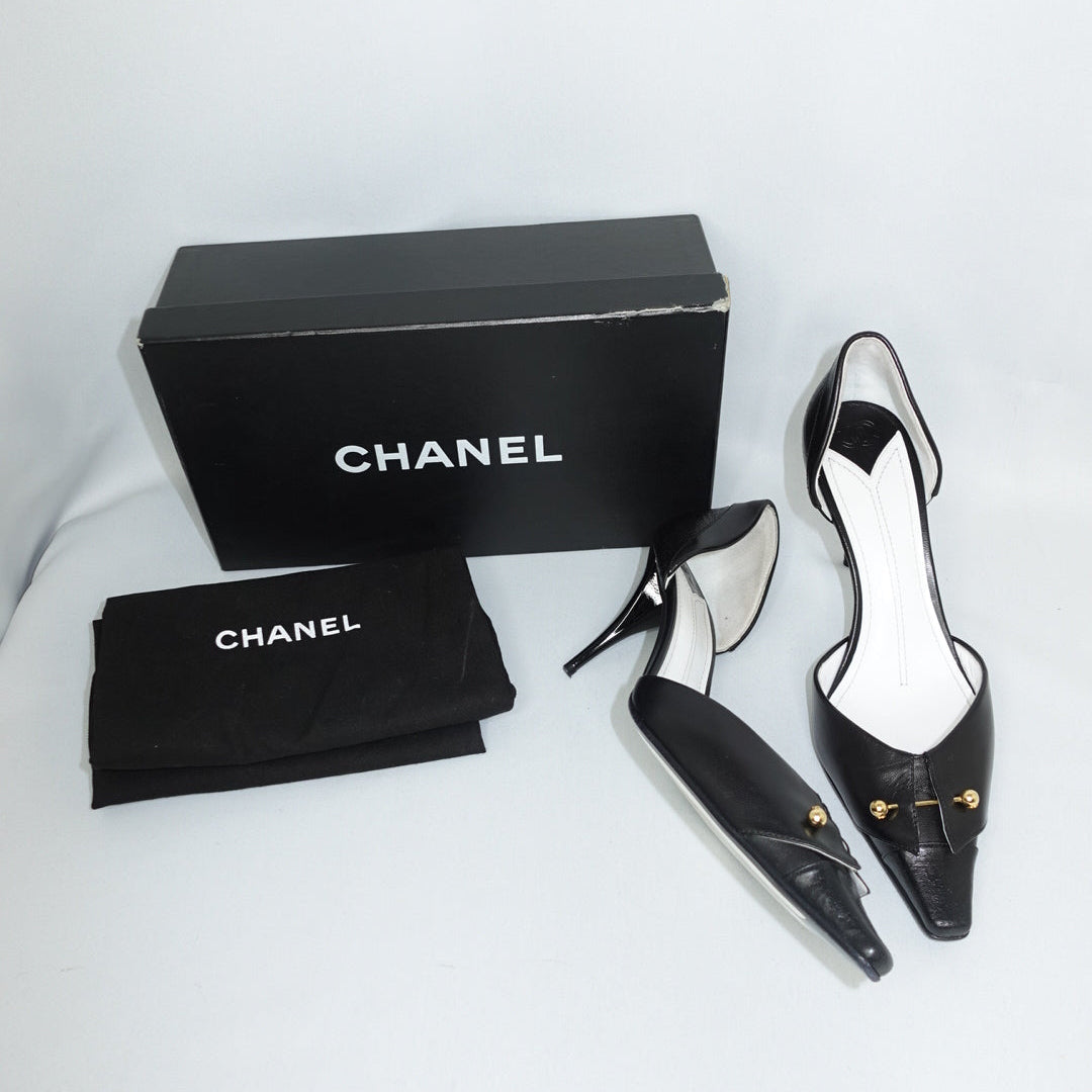 Scarpe Chanel Vintage con tacco a spillo nere e borchie dorate