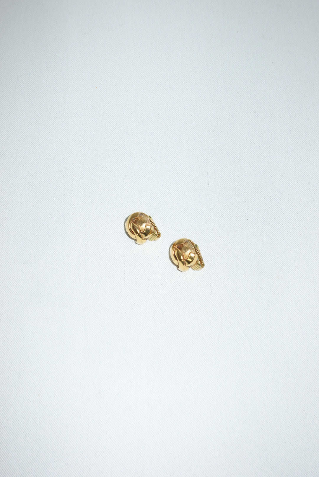 Orecchini vintage con clip e logo Chanel CC