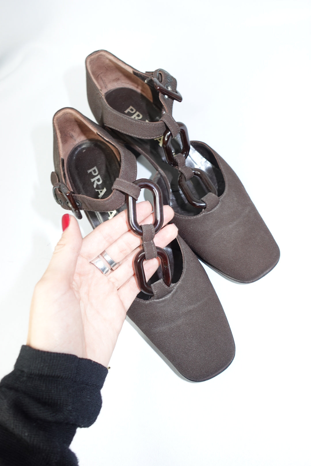 Décolleté vintage in tessuto tecnico marrone Prada