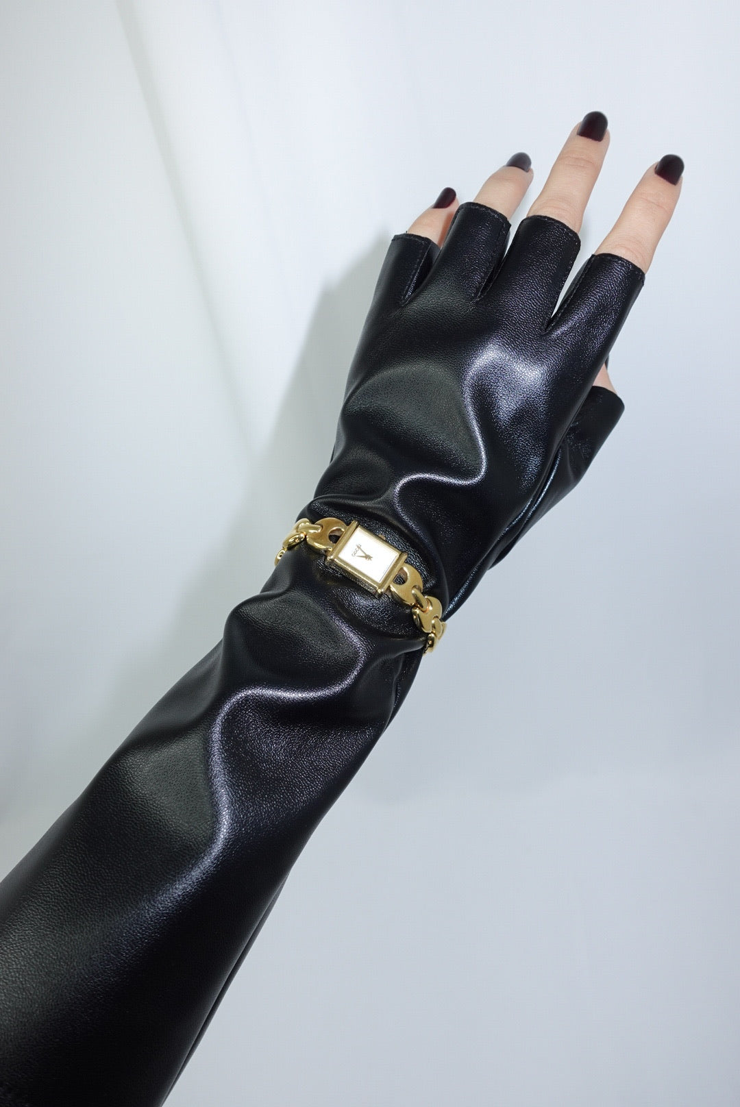 Gucci Vintage Horsebit Gold Toned Watch 1800L