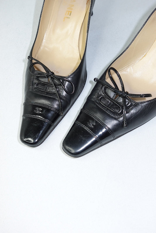 Chanel Vintage Décolleté Square Toed Black 41