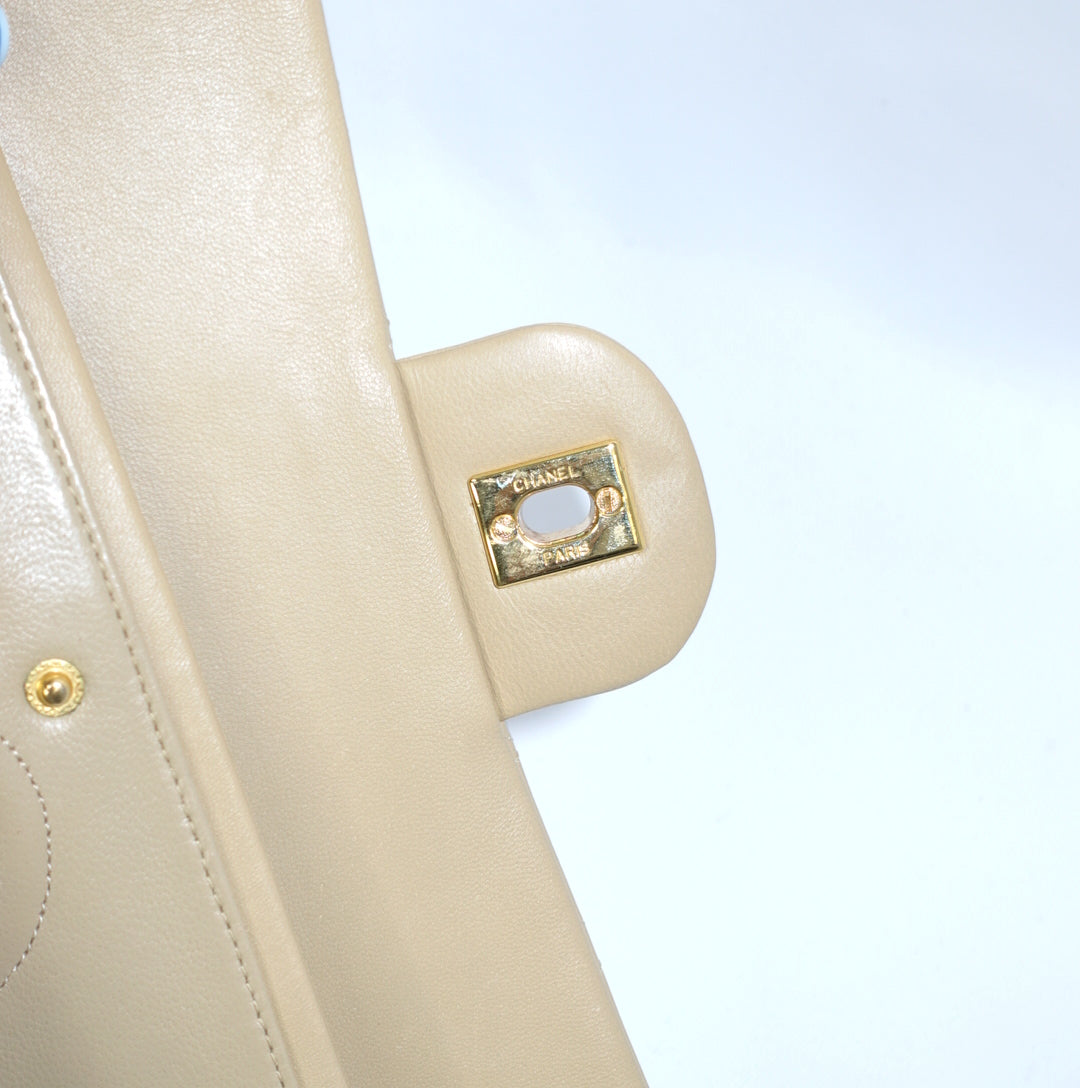 Chanel Timeless 25 Beige