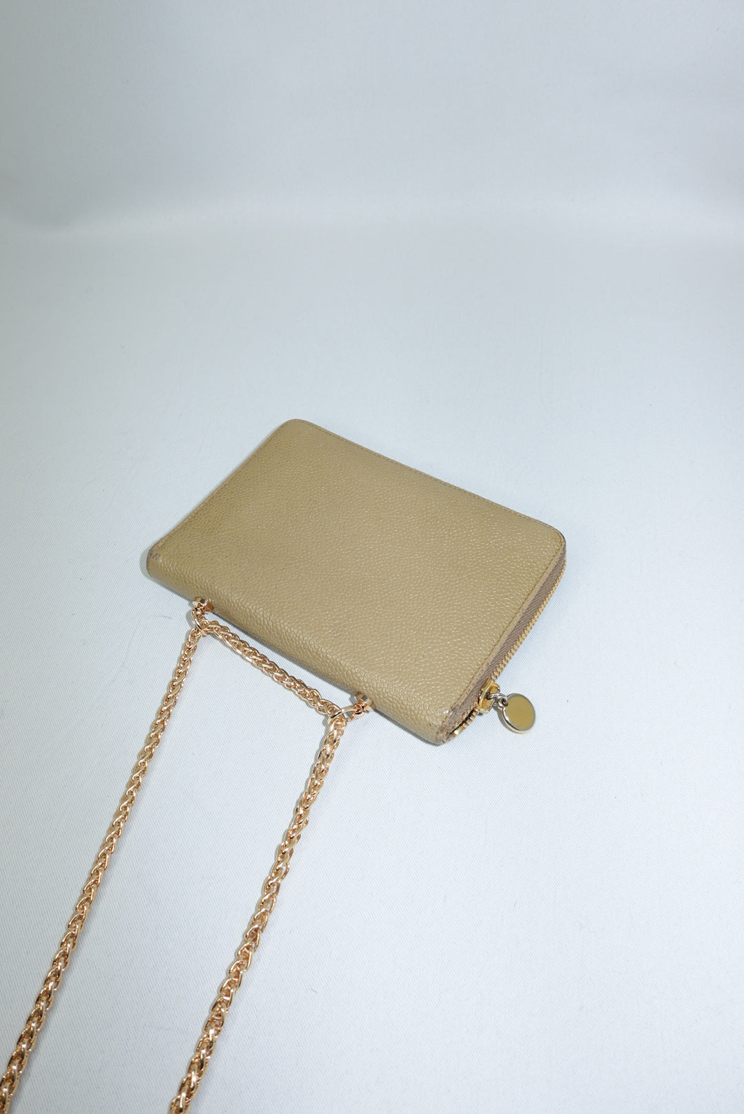 Portafoglio Chanel Vintage rielaborato medio con cerniera e catena in pelle caviale beige chiaro