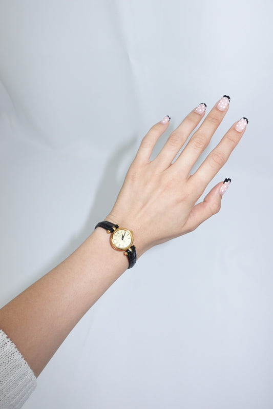 104. Gucci Vintage Black Leather Strap Gold Shelly Line Watch
