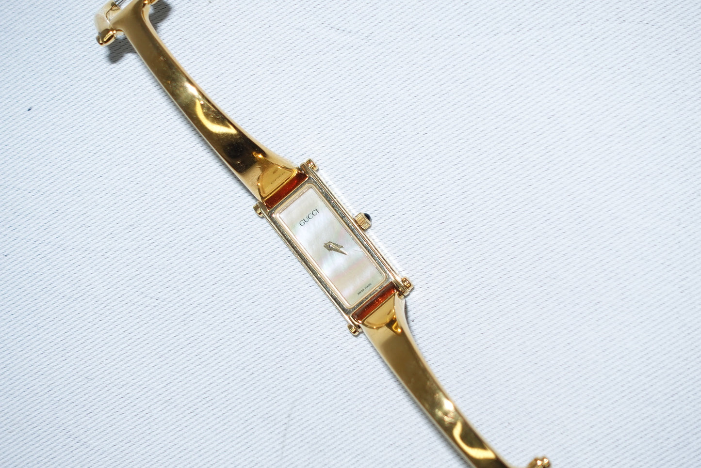 Gucci Vintage 1500L Horsebit Gold Toned Watch with White Dial