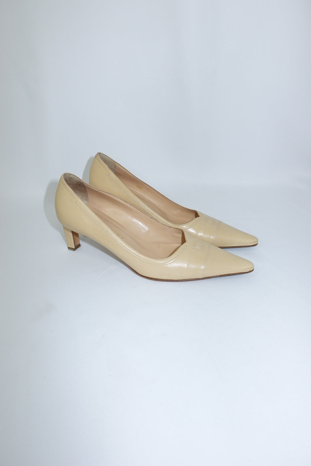 Chanel Vintage Shoes - Beige Pointed-Toe Kitten Heels