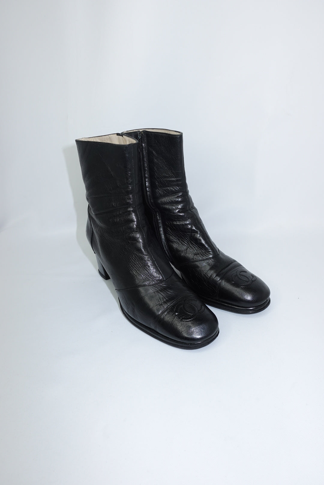 Chanel Vintage Shoes - Black Leather Ankle Boots 38.5 CC logo