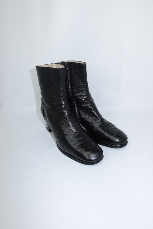 Chanel Vintage Shoes - Black Leather Ankle Boots 38.5 CC logo