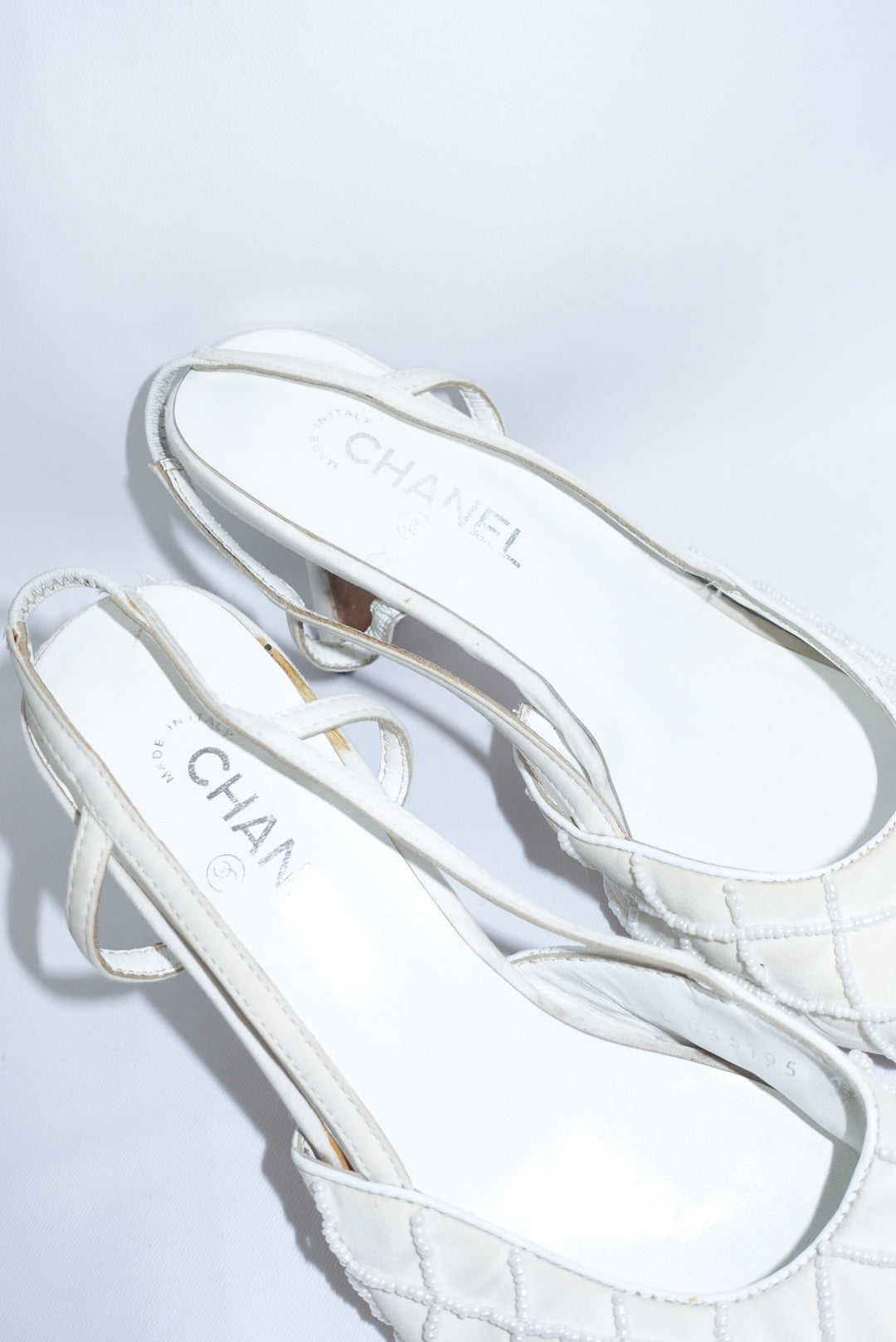 Chanel Quilted Pearl And Crystal Logo White Pointed Toe Kitten Heels Décolleté 40C