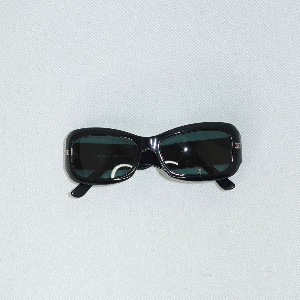 Occhiali da sole neri vintage Chanel Y2K