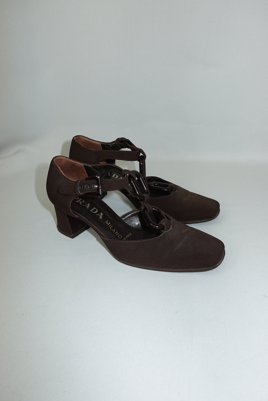 Décolleté vintage in tessuto tecnico marrone Prada