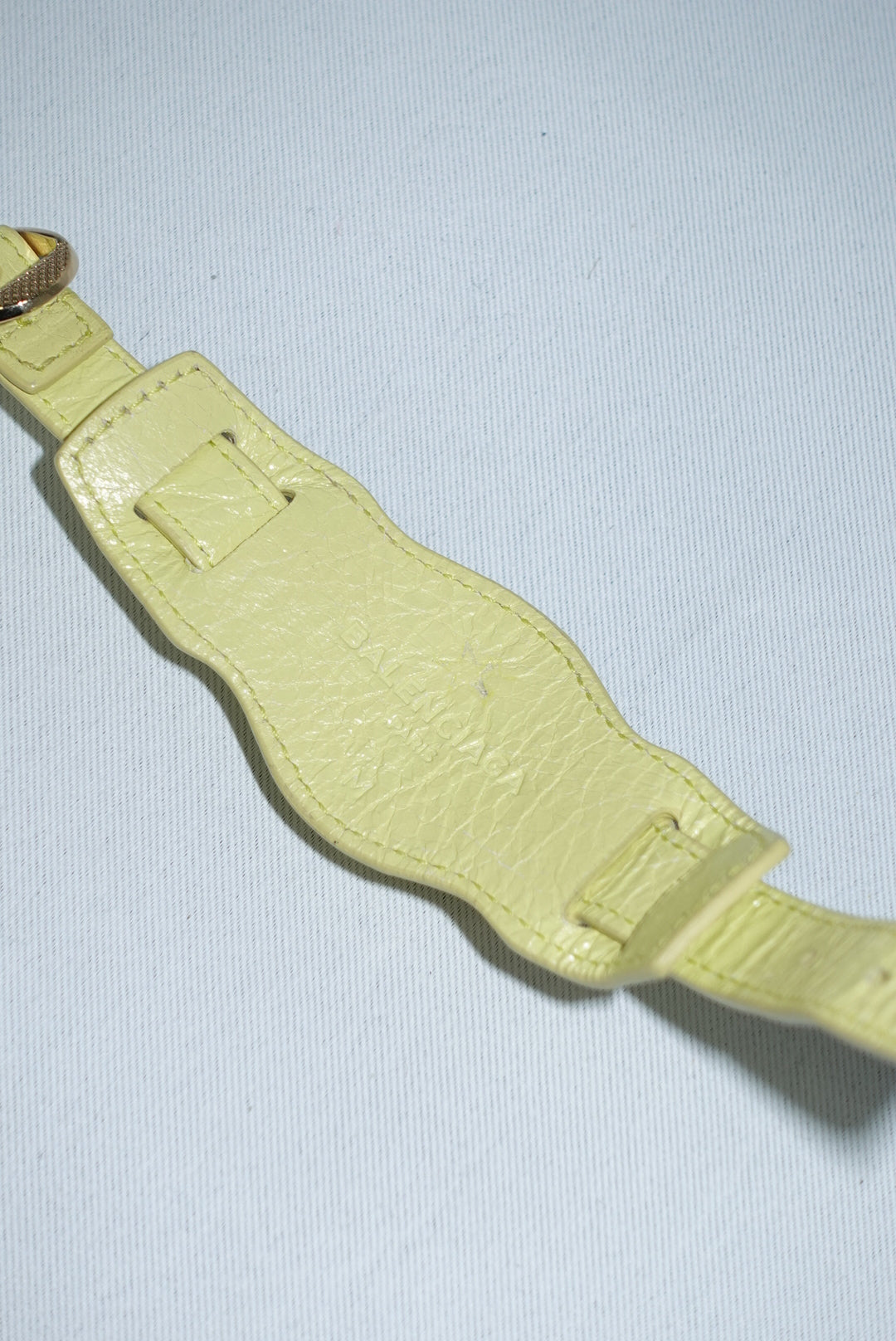 Bracciale giallo con borchie Balenciaga