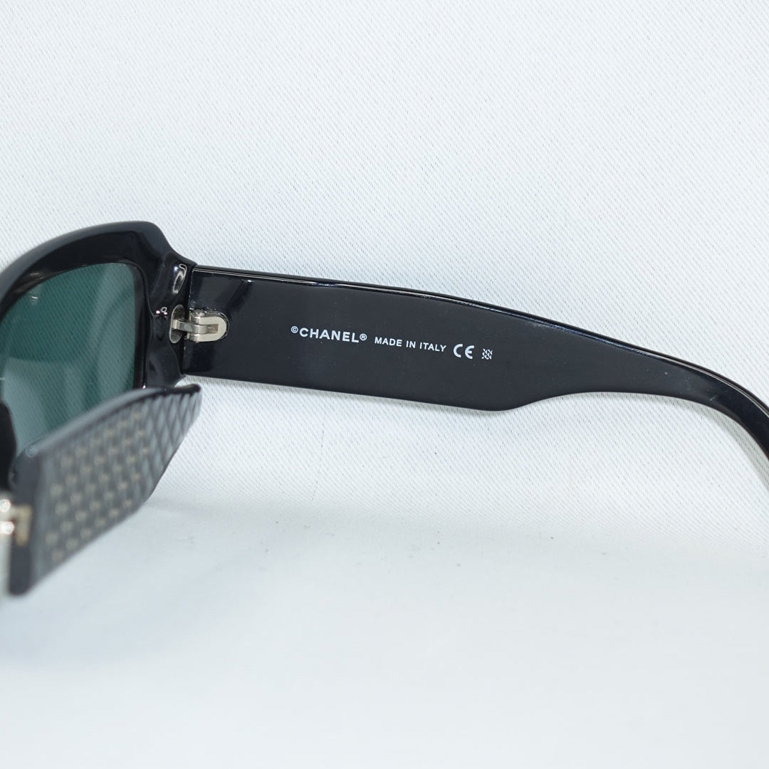 Occhiali da sole neri vintage Chanel Y2K