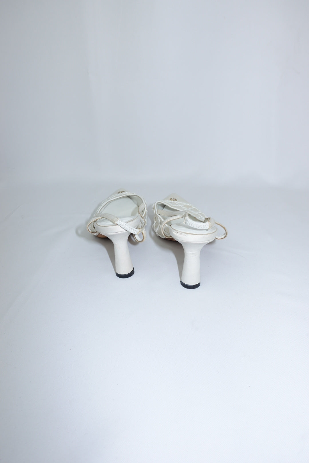 Chanel Quilted Pearl And Crystal Logo White Pointed Toe Kitten Heels Décolleté 40C