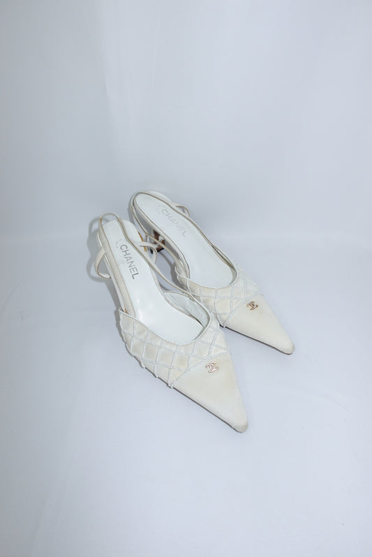 Chanel Quilted Pearl And Crystal Logo White Pointed Toe Kitten Heels Décolleté 40C