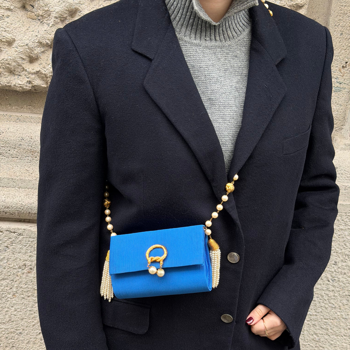 Borsa Fendissime Vintage con catena di perle blu elettrico e oro