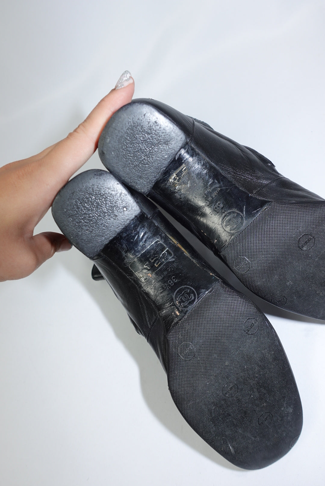 Chanel Vintage Shoes - Black Leather Ankle Boots 38.5 CC logo