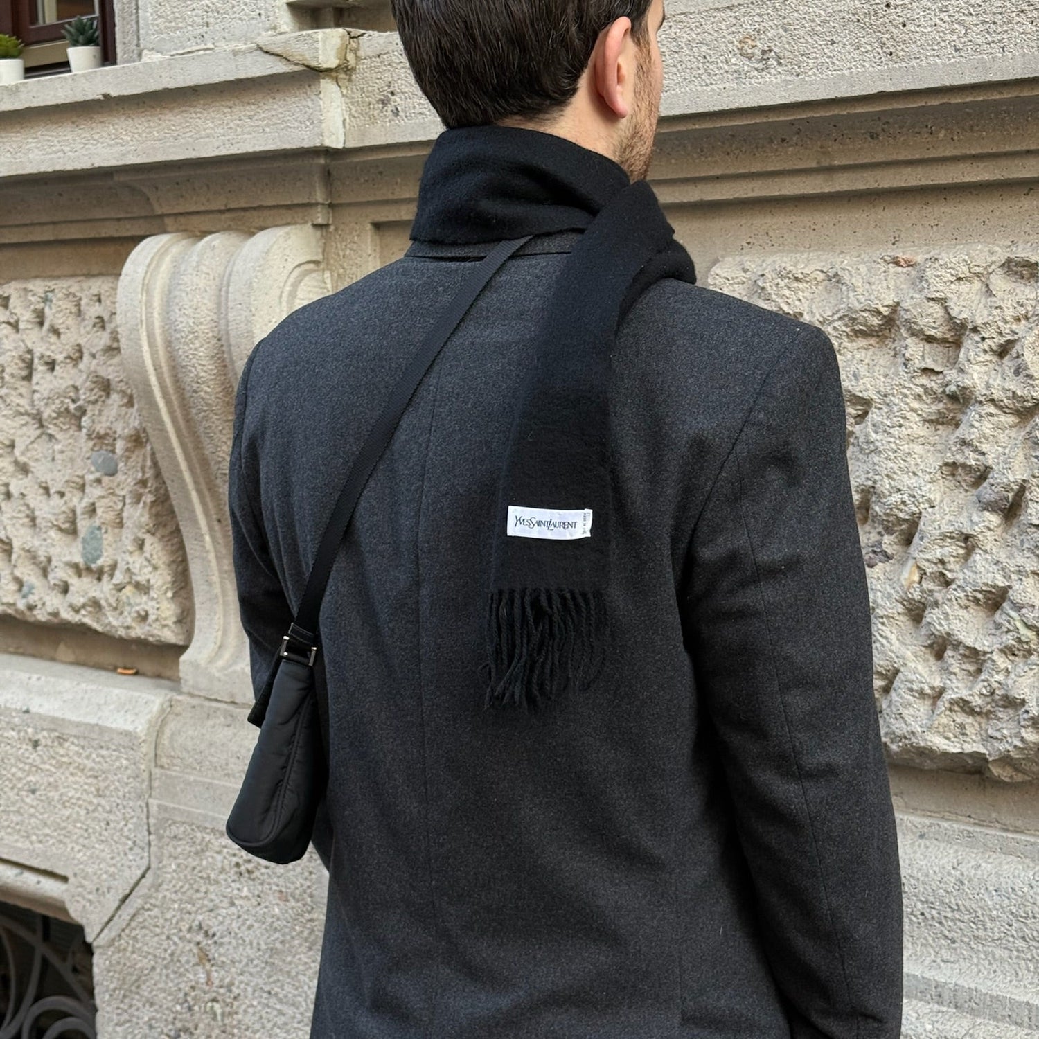 Sciarpa di lana nera Yves Saint Laurent